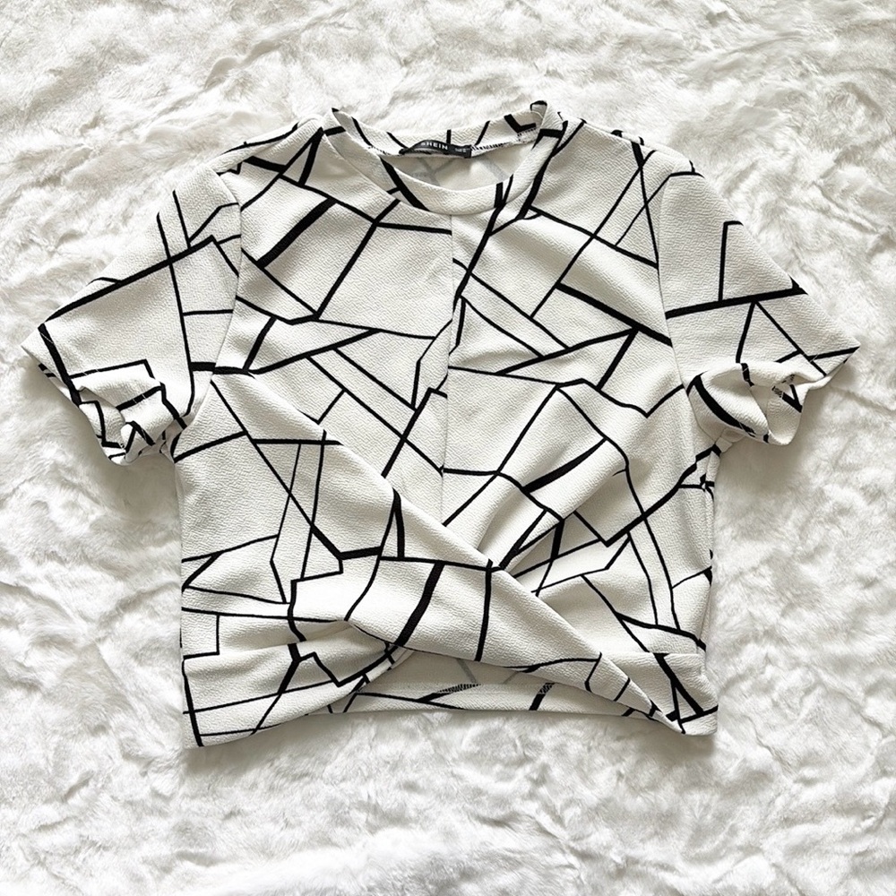 SHEIN Black and White Graphic Top